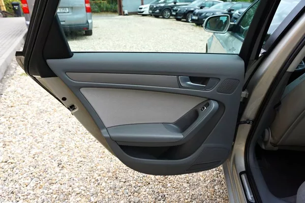Audi A4 2,0 TDI 105 kW - foto 17