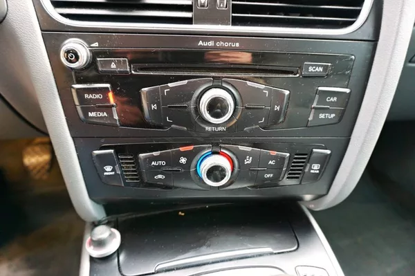 Audi A4 2,0 TDI 105 kW - foto 25