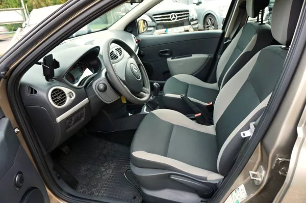 Renault Clio 1,2 16V 55 kW - foto 23