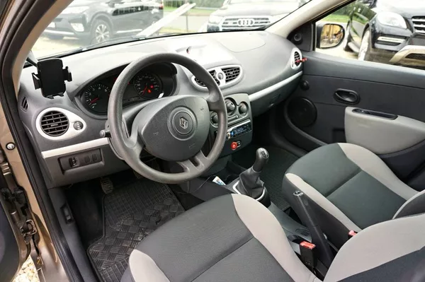 Renault Clio 1,2 16V 55 kW - foto 25