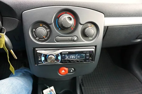 Renault Clio 1,2 16V 55 kW - foto 27