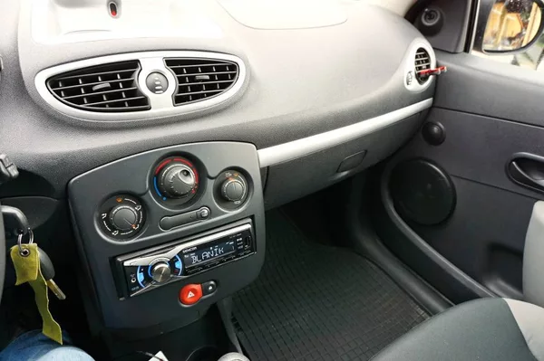 Renault Clio 1,2 16V 55 kW - foto 28