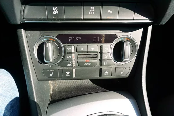 Audi Q3 2,0 TDI 110 kW - foto 31
