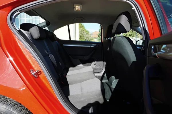 Škoda Octavia ACTIVE 1,6 TDI 66 kW - foto 17