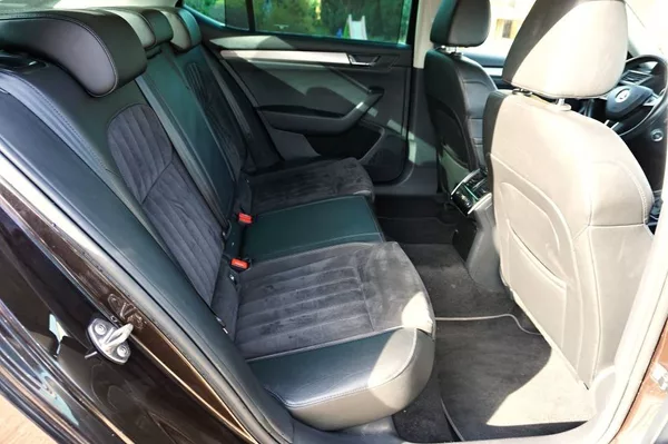 Škoda Superb STYLE PLUS 2,0 TDI 110 kW - foto 23