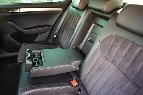 Škoda Superb STYLE PLUS 2,0 TDI 110 kW - foto 28