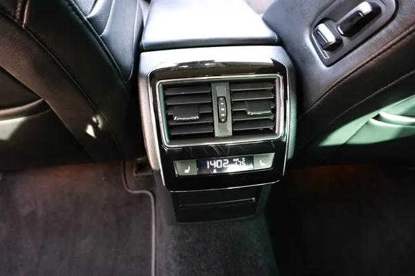 Škoda Superb STYLE PLUS 2,0 TDI 110 kW - foto 29