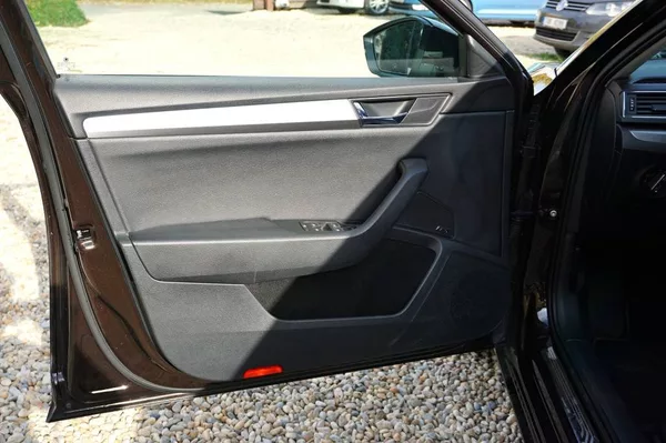 Škoda Superb STYLE PLUS 2,0 TDI 110 kW - foto 33