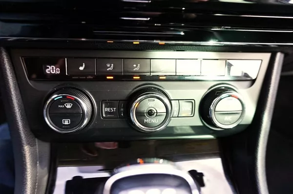 Škoda Superb STYLE PLUS 2,0 TDI 110 kW - foto 41