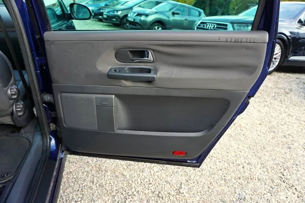 Volkswagen Sharan 2,0 TDI 103 kW - foto 18