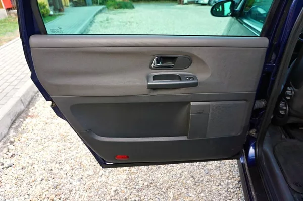Volkswagen Sharan 2,0 TDI 103 kW - foto 21