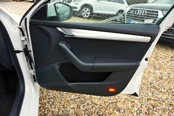 Škoda Octavia STYLE 2,0 TDI 110 kW - foto 15