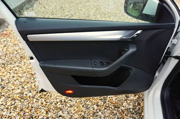 Škoda Octavia STYLE 2,0 TDI 110 kW - foto 23