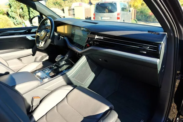 Volkswagen Touareg R-LINE 3,0 TDI V6 210 kW - foto 16