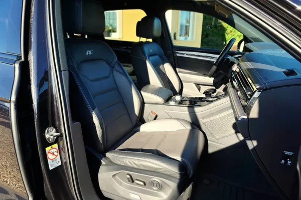 Volkswagen Touareg R-LINE 3,0 TDI V6 210 kW - foto 17