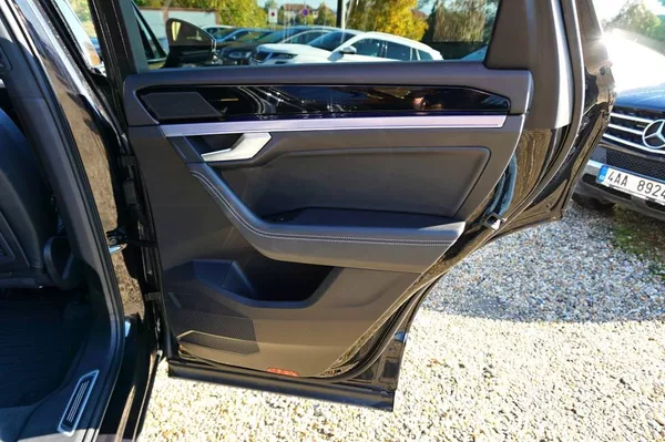 Volkswagen Touareg R-LINE 3,0 TDI V6 210 kW - foto 18