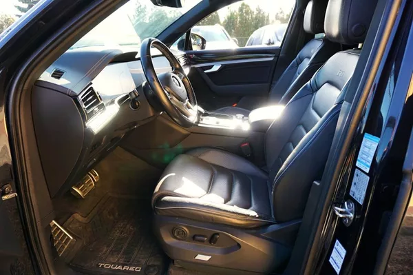 Volkswagen Touareg R-LINE 3,0 TDI V6 210 kW - foto 28