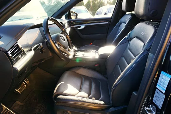 Volkswagen Touareg R-LINE 3,0 TDI V6 210 kW - foto 30