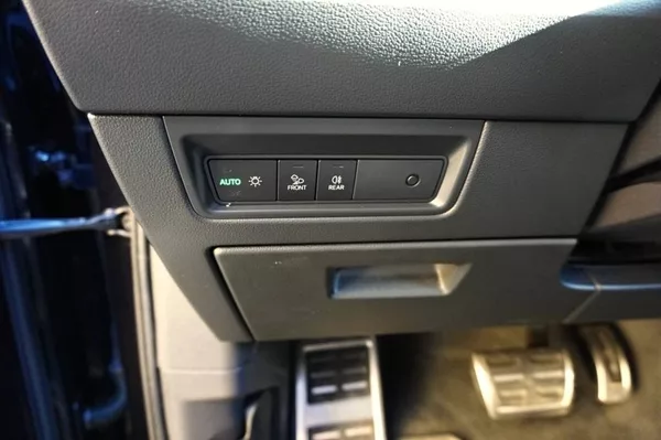 Volkswagen Touareg R-LINE 3,0 TDI V6 210 kW - foto 32