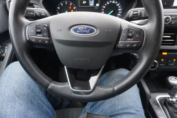 Ford Focus Fucus 1,0 92KW - foto 16