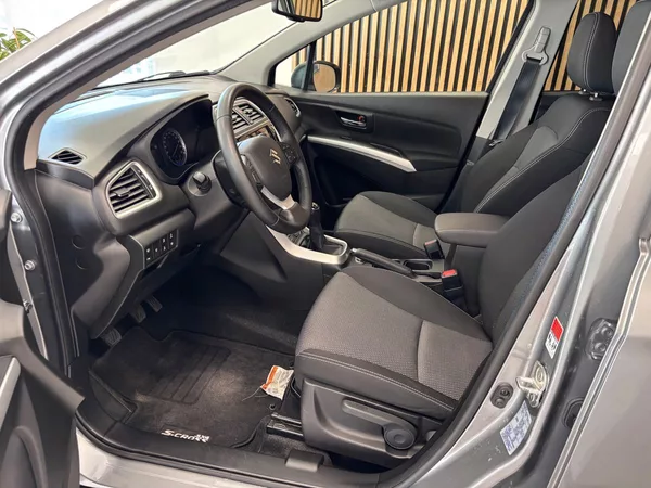 Suzuki SX4 S-Cross Comfort+ 4x4 Navigace /Xenony - foto 10