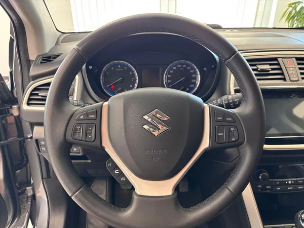 Suzuki SX4 S-Cross Comfort+ 4x4 Navigace /Xenony - foto 12