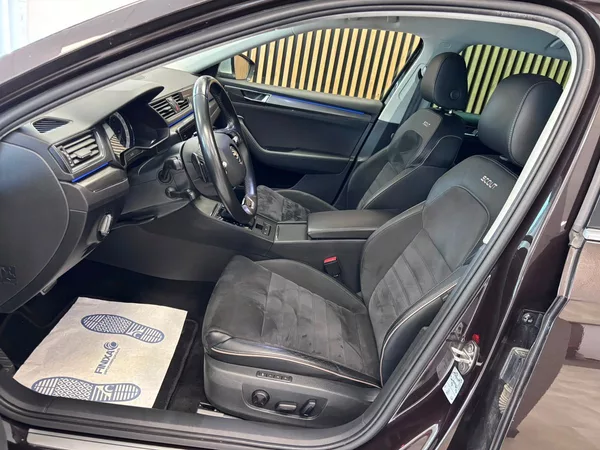 Škoda Superb Scout 4X4 2.0 TDI 147kw - foto 14