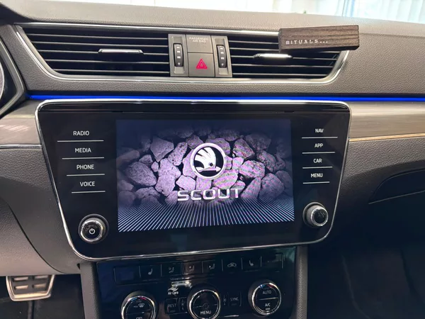 Škoda Superb Scout 4X4 2.0 TDI 147kw - foto 16