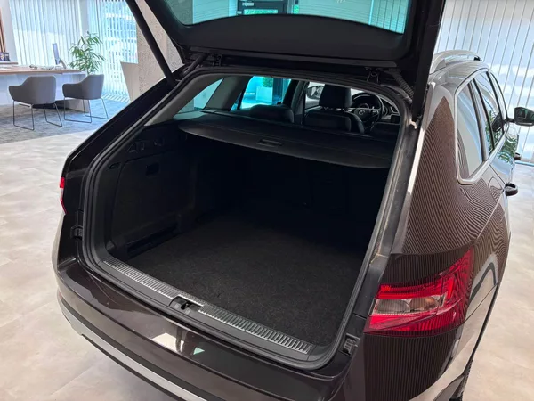Škoda Superb Scout 4X4 2.0 TDI 147kw - foto 19