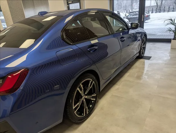 BMW Řada 3 320 i xDrive - foto 10