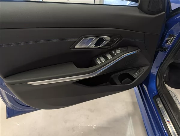 BMW Řada 3 320 i xDrive - foto 12