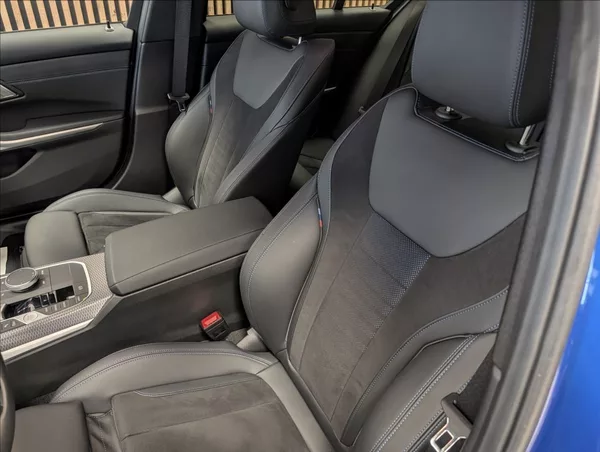 BMW Řada 3 320 i xDrive - foto 14