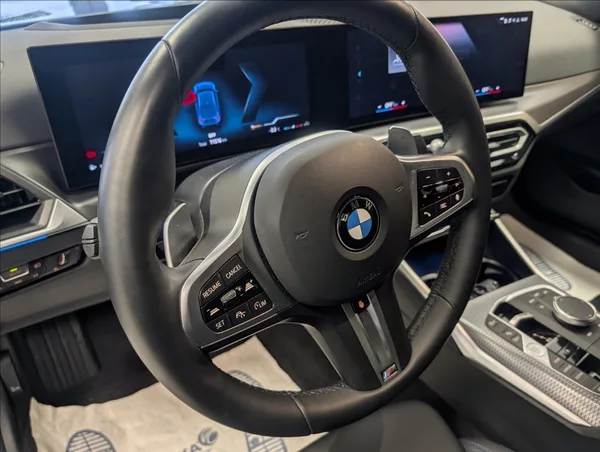 BMW Řada 3 320 i xDrive - foto 16