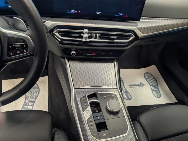 BMW Řada 3 320 i xDrive - foto 19