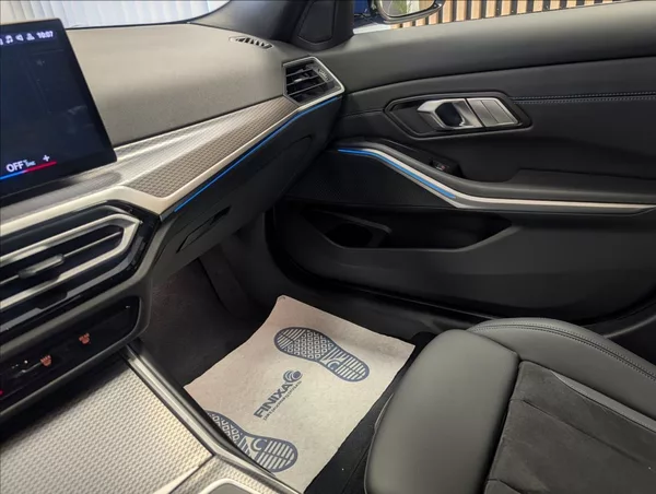 BMW Řada 3 320 i xDrive - foto 21