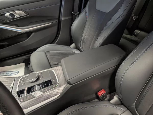 BMW Řada 3 320 i xDrive - foto 22