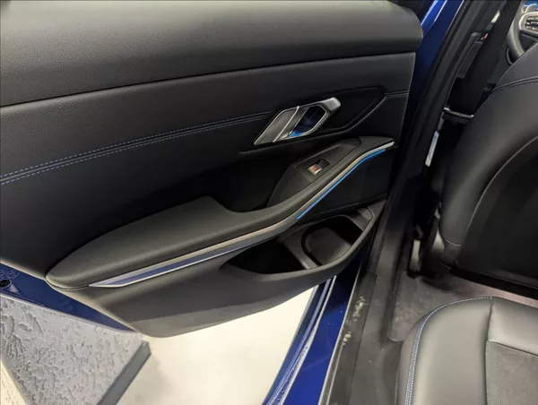 BMW Řada 3 320 i xDrive - foto 25
