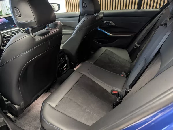 BMW Řada 3 320 i xDrive - foto 26