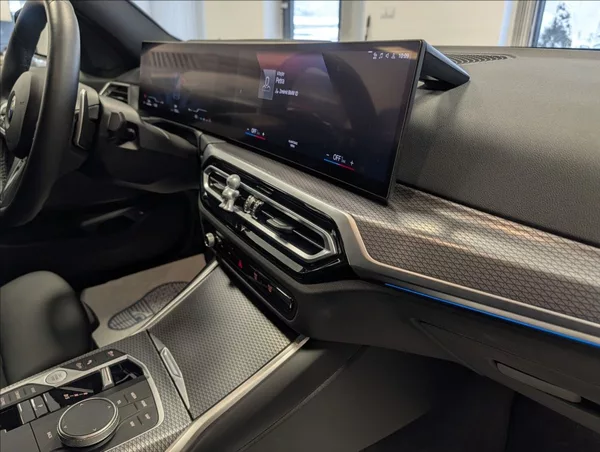 BMW Řada 3 320 i xDrive - foto 30