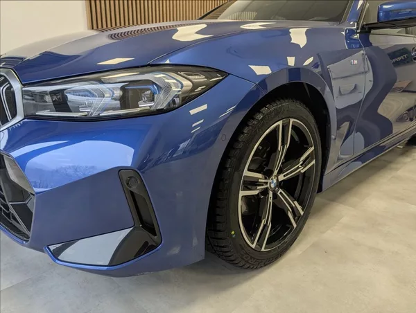 BMW Řada 3 320 i xDrive - foto 4