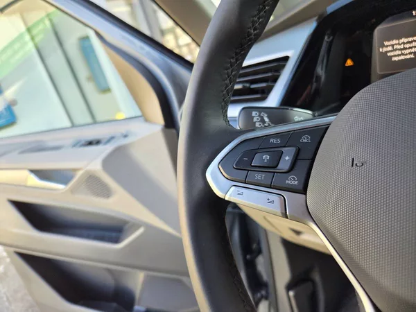Volkswagen Multivan 2.0 TDI DSG BULLI - foto 17