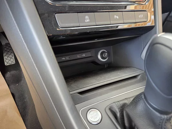 Volkswagen Touran 1.5 TSI DSG 7míst PEOPLE - foto 22