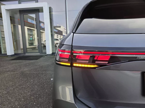 Volkswagen Passat Variant R-Line 2.0 TDI BlackStyle - foto 10