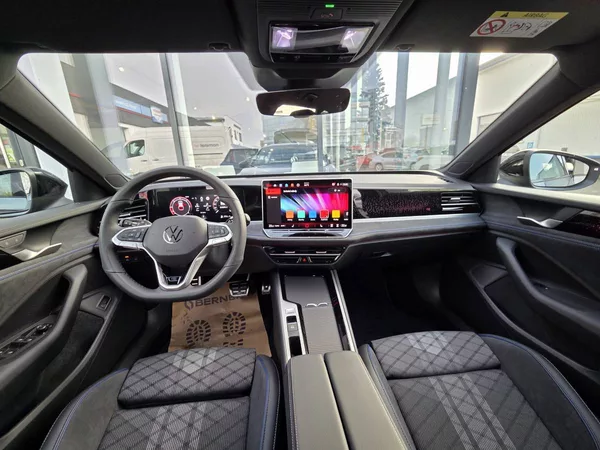 Volkswagen Passat Variant R-Line 2.0 TDI BlackStyle - foto 17
