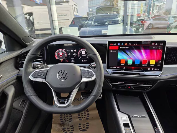 Volkswagen Passat Variant R-Line 2.0 TDI BlackStyle - foto 19