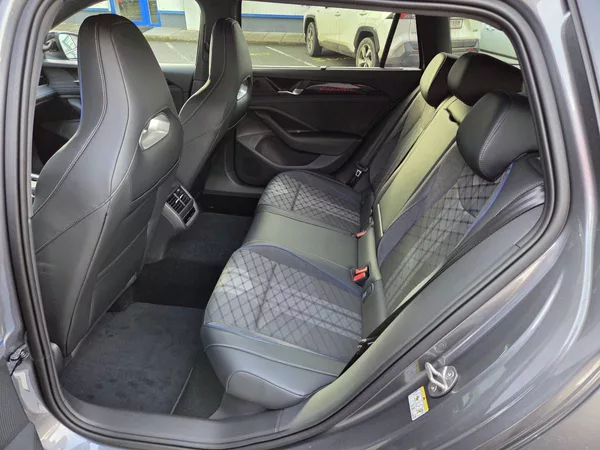 Volkswagen Passat Variant R-Line 2.0 TDI BlackStyle - foto 37
