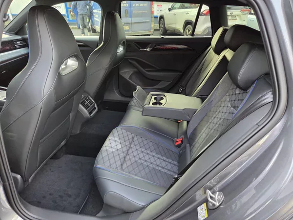 Volkswagen Passat Variant R-Line 2.0 TDI BlackStyle - foto 38