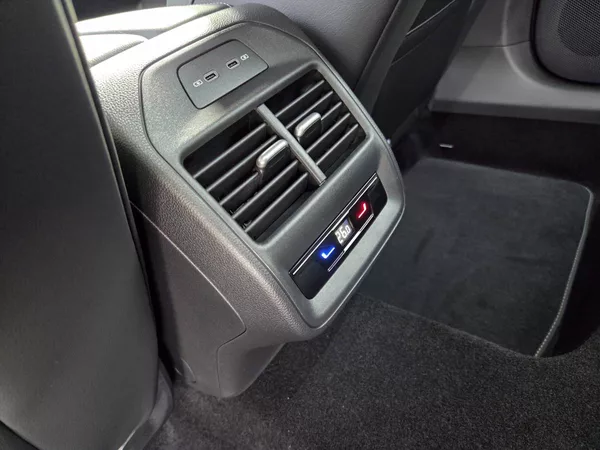 Volkswagen Passat Variant R-Line 2.0 TDI BlackStyle - foto 39