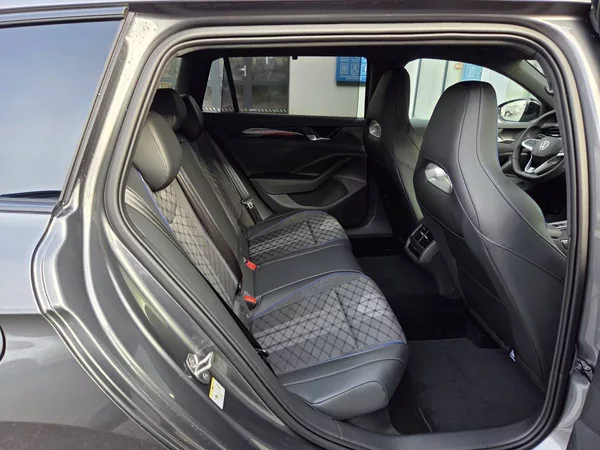 Volkswagen Passat Variant R-Line 2.0 TDI BlackStyle - foto 47