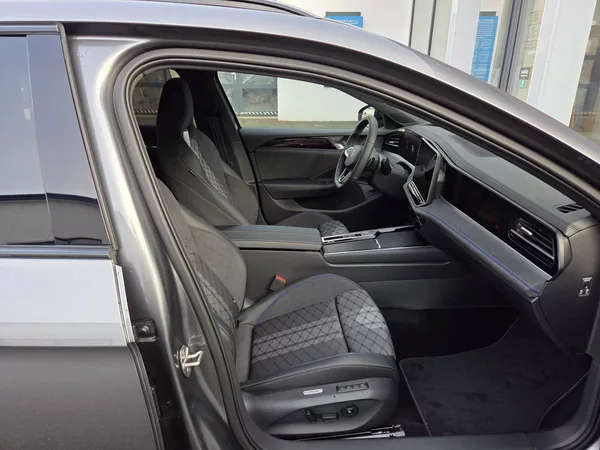 Volkswagen Passat Variant R-Line 2.0 TDI BlackStyle - foto 49